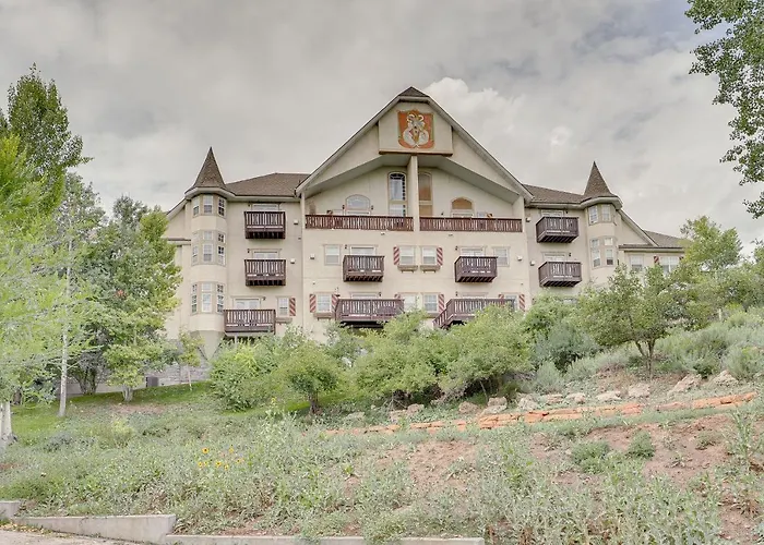 Luxe Midway Condo W/ Golf Course & Mountain Views!