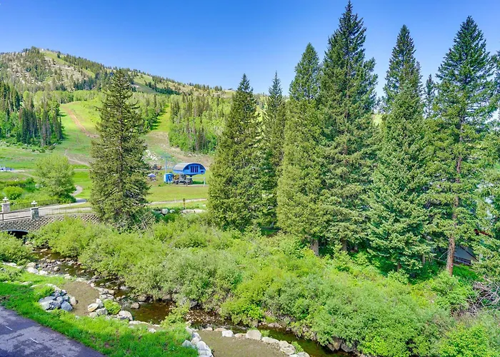 Ski-In/Ski-Out Solitude Condo W/ Rooftop Hot Tub!